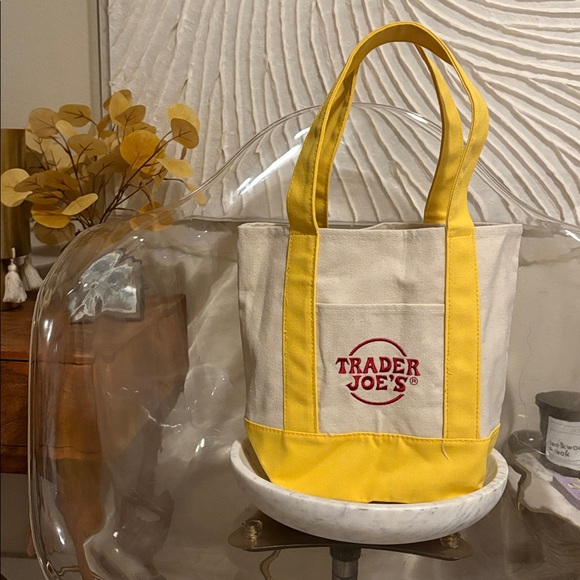 🎄: Yellow Trader Joe’s Mini Tote Bag - Picture 2 of 5